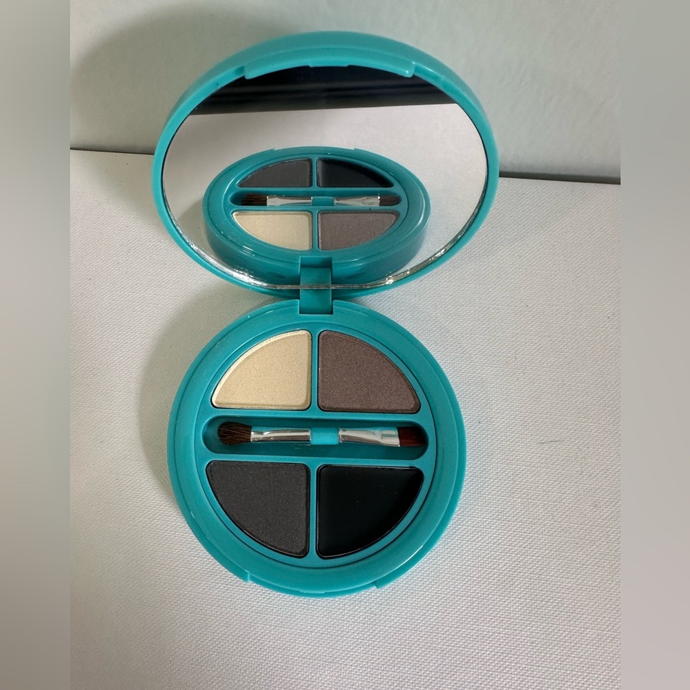 New Carmindy & Co. Epic Eyeshadow Quad with Brush